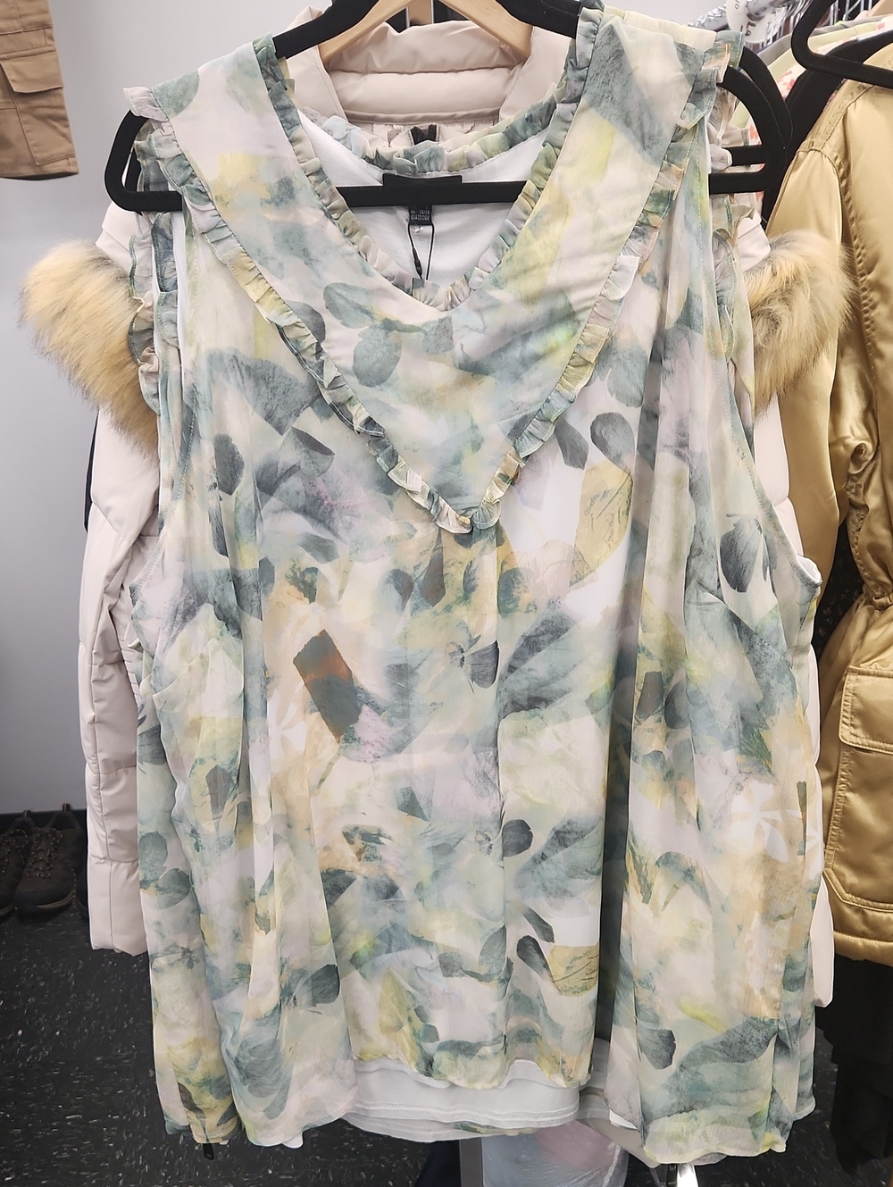 Sheer Floral Ruffle Blouse with V-Neck and Viscose Lining Sizes 2,4 &5X NWT (D1)